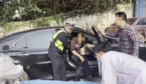 男子高速路上方便不成，刚蹲下警察就来了，尴尬不已！